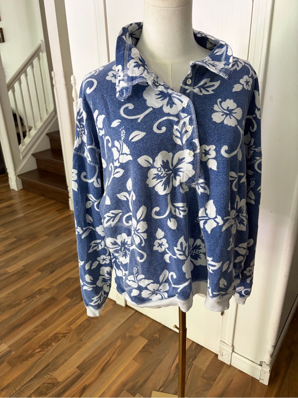 Out From Under White & Denim Tropical Flowers Hibiscus Blue Sweatshirt, S, EUC